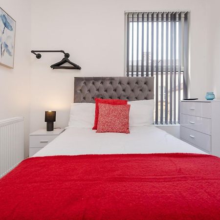 Huge 4 Bedroom Ensuite-Liverpool-Parking Exteriör bild